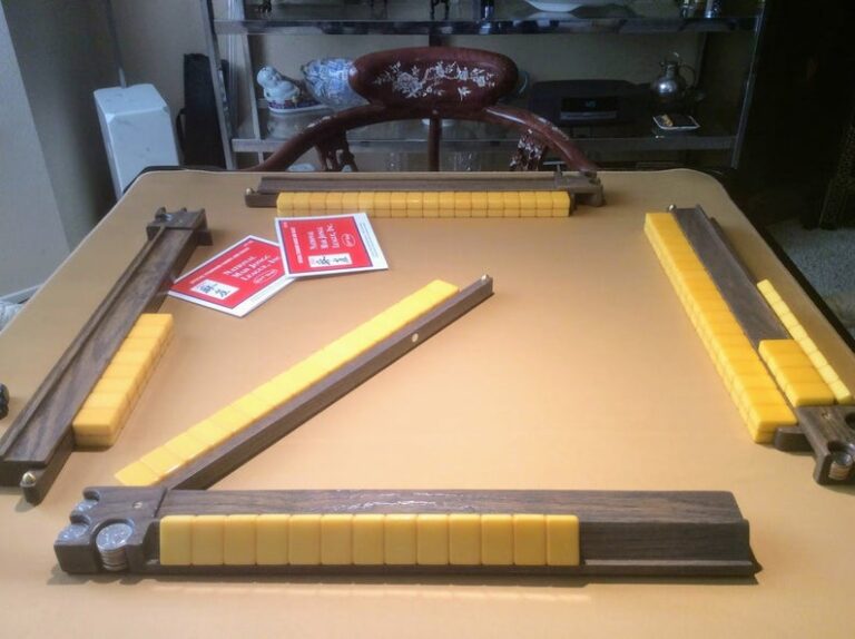 Mah Jongg Racks Winnings Edition, White Oak – Christine Whitman Designs